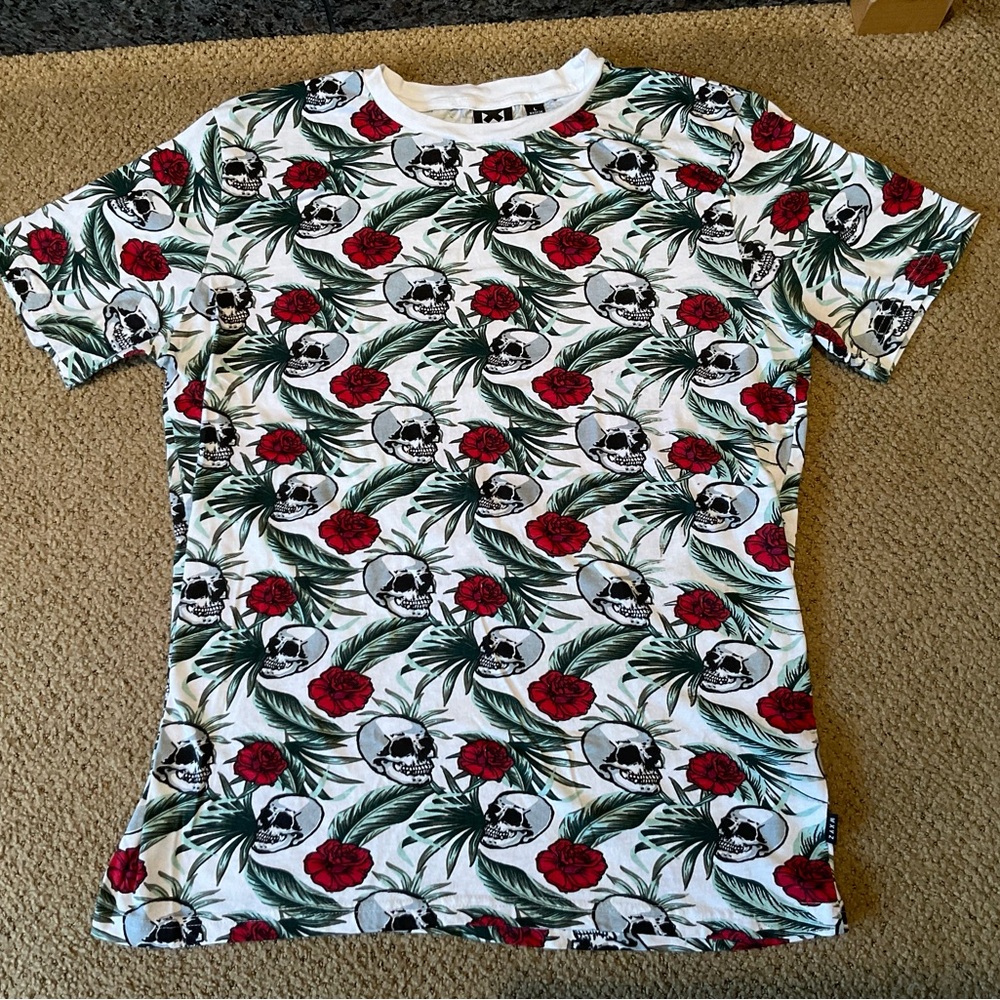 Skulls N Roses T-shirt Unisex size L